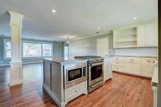 2756 NW Grand Blvd in Oklahoma City, OK - Foto de edificio - Building Photo