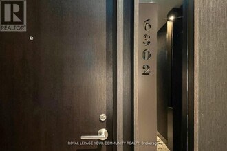 11 Yorkville Ave in Toronto, ON - Building Photo - Building Photo