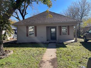 1105 Jefferson St in Bowie, TX - Building Photo