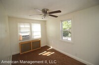 137 W Meadow Rd photo'