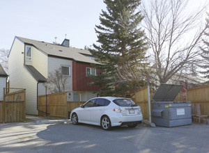 Dalton Square in Calgary, AB - Building Photo - Building Photo