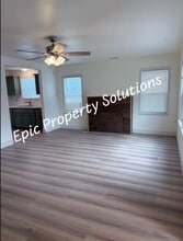 319 E Dayton Ave in Fresno, CA - Building Photo - Building Photo