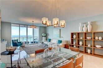 2640 Lake Shore Dr in Riviera Beach, FL - Building Photo - Building Photo