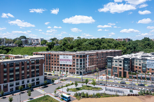 One Ten in Jersey City, NJ - Foto de edificio - Building Photo