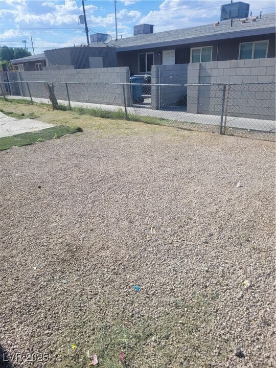2321 Ellis St in North Las Vegas, NV - Building Photo