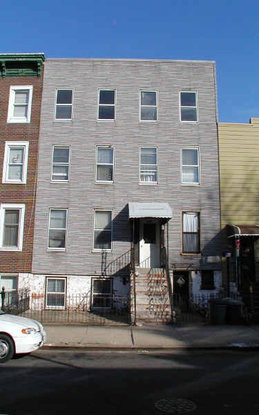690 Leonard St in Brooklyn, NY - Building Photo