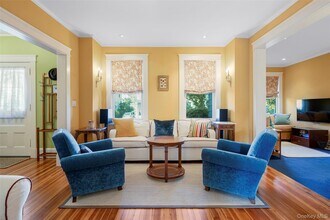 5 Gerlach Pl in Larchmont, NY - Building Photo - Building Photo