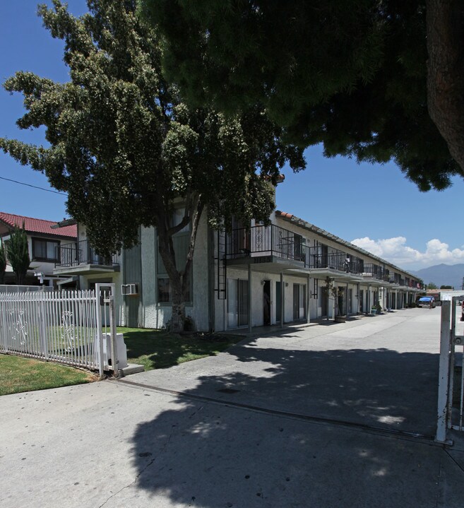 11135 Basye St in El Monte, CA - Building Photo