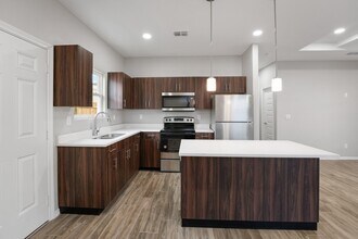 84 E La Vista Ave, Unit Unit 3 in McAllen, TX - Building Photo - Building Photo