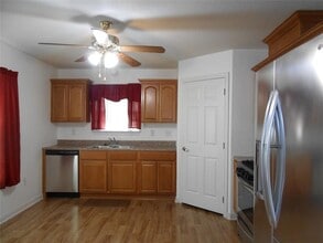 617 N Vionett Ln in Texas City, TX - Building Photo - Building Photo