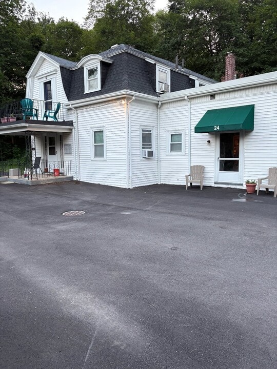 24 Oak Knls in Arlington, MA - Building Photo