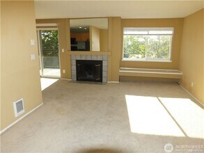 3803 130th Ln SE in Bellevue, WA - Building Photo - Building Photo