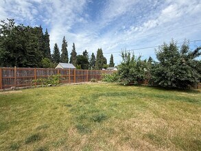 1217 NW Sherwood Pl in Albany, OR - Building Photo - Building Photo