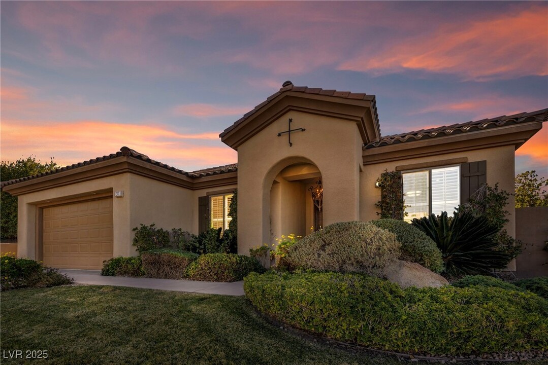 37 Stonemark Dr in Henderson, NV - Building Photo