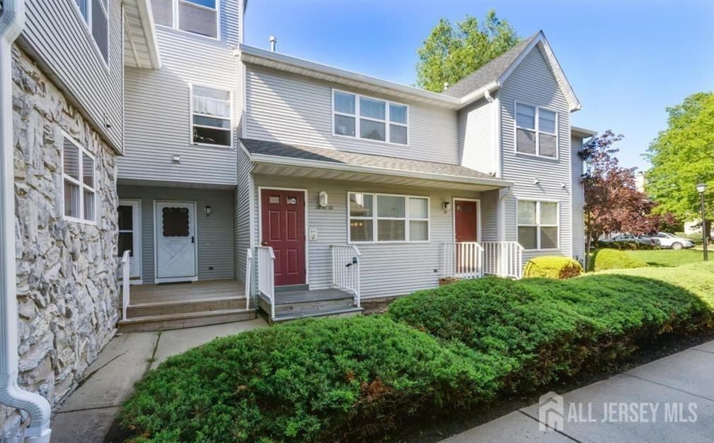 28 Kensington Dr in Piscataway, NJ - Building Photo