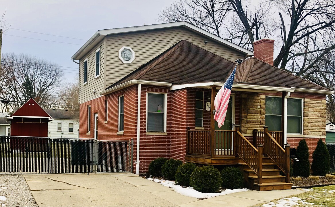 115 W Evelyn Ave in Hazel Park, MI - Building Photo