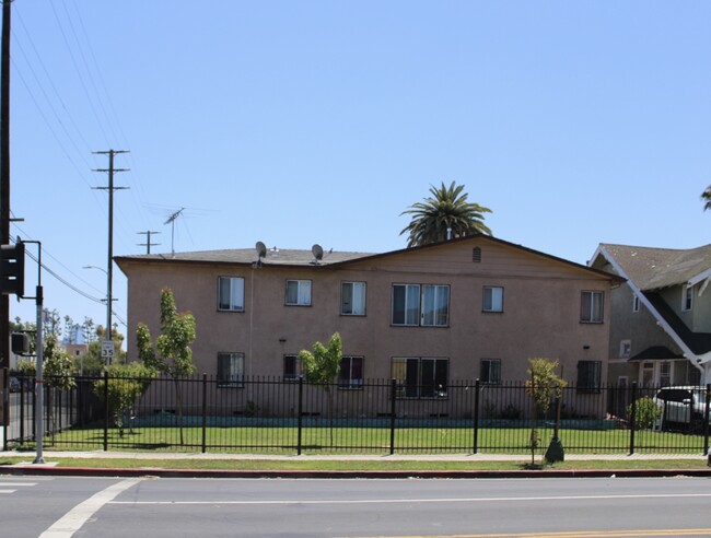 2460 Venice Blvd in Los Angeles, CA - Building Photo - Primary Photo