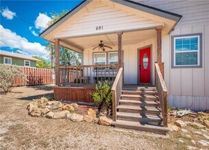 691 Tamarack Dr in Canyon Lake, TX - Building Photo - Building Photo