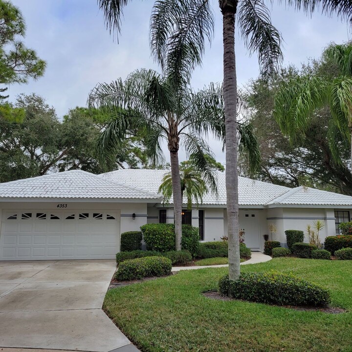 4353 Indian Point Trail in Sarasota, FL - Building Photo