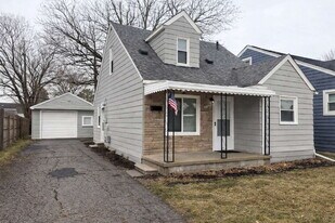 28319 Maple St in Roseville, MI - Building Photo
