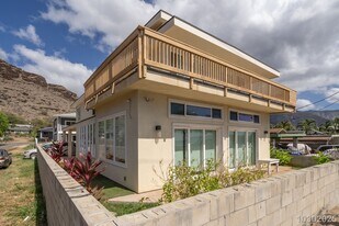 87-1320-1450 Farrington Hwy in Waianae, HI - Building Photo