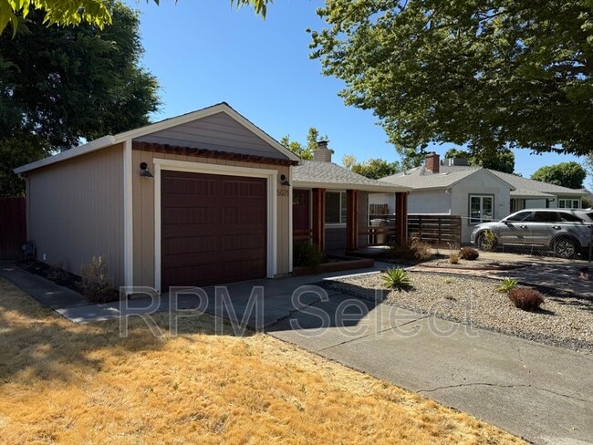 5021 73rd St in Sacramento, CA - Foto de edificio - Building Photo