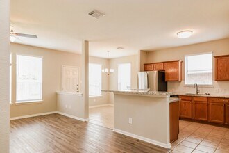 11305 Shoal Creek Dr in Pearland, TX - Building Photo - Building Photo