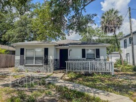1317 14th St S in St. Petersburg, FL - Building Photo