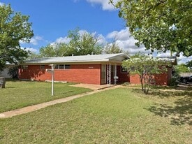 4800 George St in Wichita Falls, TX - Building Photo