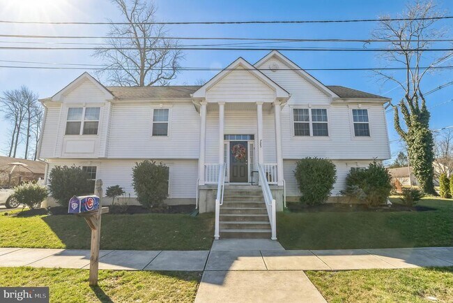 725 Cooper Landing Rd in Cherry Hill Township, NJ - Building Photo - Building Photo