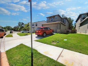 1111 Winnie Dr in Austin, TX - Building Photo - Building Photo