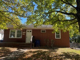 1437 Thurmond St in Winston-Salem, NC - Building Photo