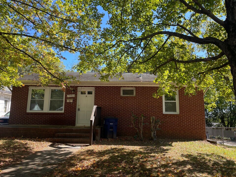 1437 Thurmond St in Winston-Salem, NC - Building Photo
