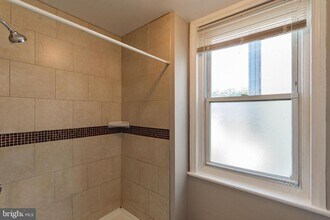 673 N 11th St in Philadelphia, PA - Foto de edificio - Building Photo