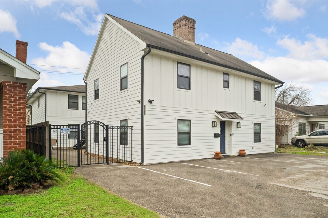 2212 Rosewood St in Houston, TX - Building Photo