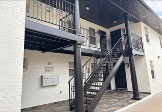 2030 Portsmouth St in Houston, TX - Foto de edificio - Building Photo