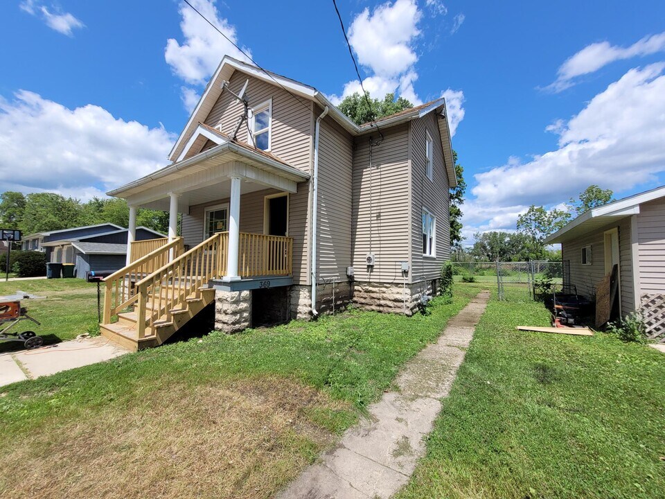 369 North St in Fond du Lac, WI - Building Photo