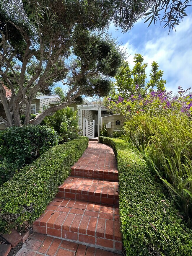 1127 Virginia Way in San Diego, CA - Building Photo - Building Photo