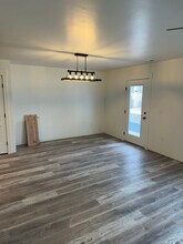 520 E South Weber Dr in South Weber, UT - Foto de edificio - Building Photo