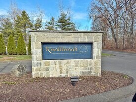 34 Ivy Grove Ct in Shelton, CT - Building Photo