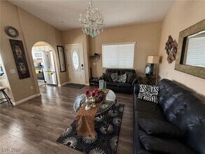 401 Amber Pine St in Las Vegas, NV - Foto de edificio - Building Photo