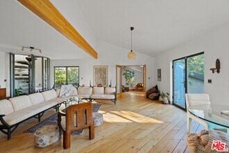 20784 Medley Ln in Topanga, CA - Building Photo - Building Photo