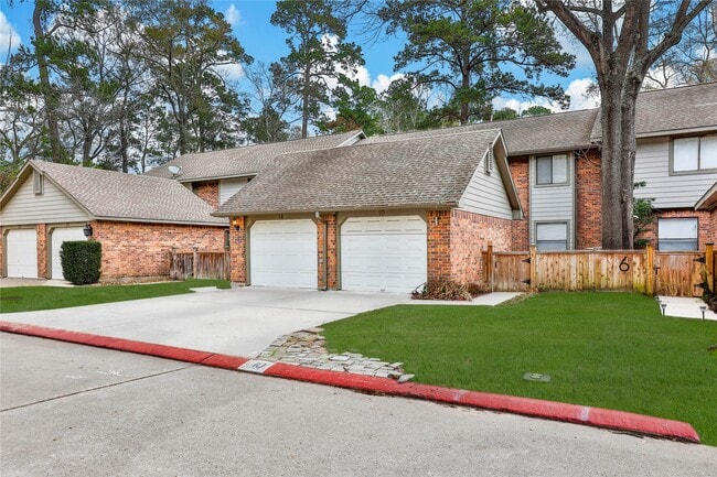 property at 10 E Willowood Ct