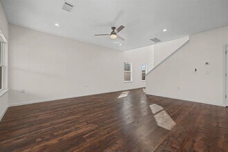 803 4th St in Lockhart, TX - Building Photo - Building Photo