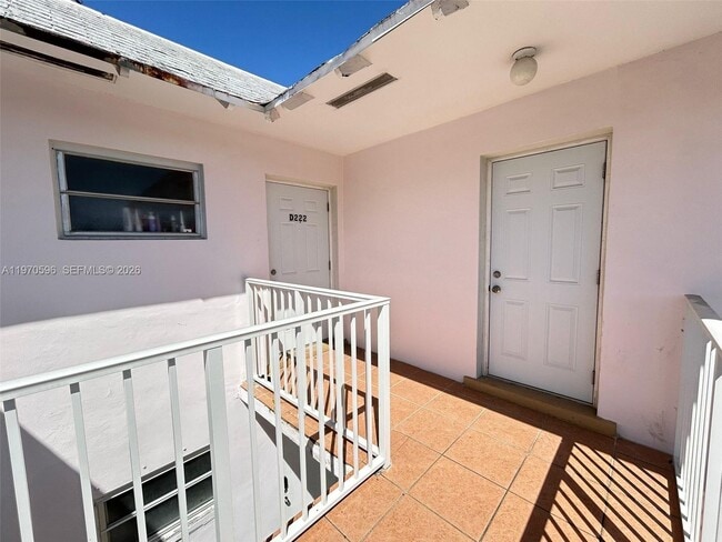 7426 SW 82nd St in Miami, FL - Building Photo - Building Photo