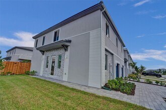 633 SE 14th Ct in Homestead, FL - Building Photo - Building Photo