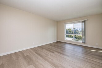 345 MacArthur in Oakland, CA - Building Photo - Building Photo