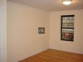 48 W 56th St-Unit -C in New York, NY - Building Photo - Building Photo
