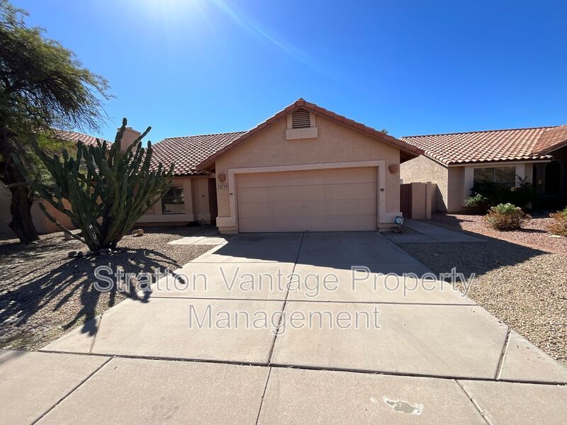 2735 E Thunderhill Pl in Phoenix, AZ - Building Photo