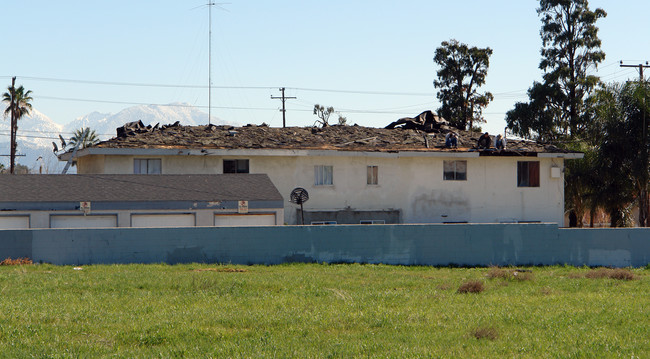 764 W Magnolia Ave in San Bernardino, CA - Foto de edificio - Building Photo